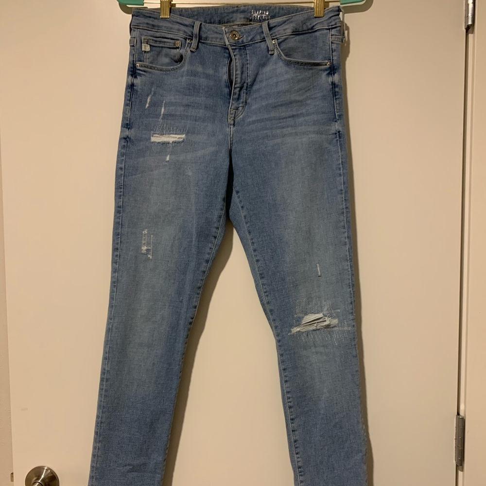LIGHTLY DISTRESSED SKINNY BLUE JEANS 👖